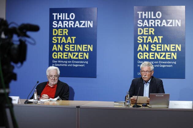 Henryk M. Broder, Publizist, Thilo Sarrazin , Deutschland, Berlin, Pressekonferenz: Langen Müller Verlag Buchvorstellung Thilo Sarrazin Der Staat an seinen Grenzen *** Henryk M Broder, publicist, Thilo Sarrazin , Germany, Berlin, press conference Langen Müller Verlag Book launch Thilo Sarrazin The state at its borders