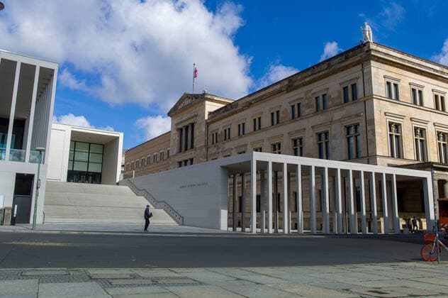 Deutschland, Berlin, Museumsinsel, James-Simon-Galerie und Neues Museum, 31.08.2020