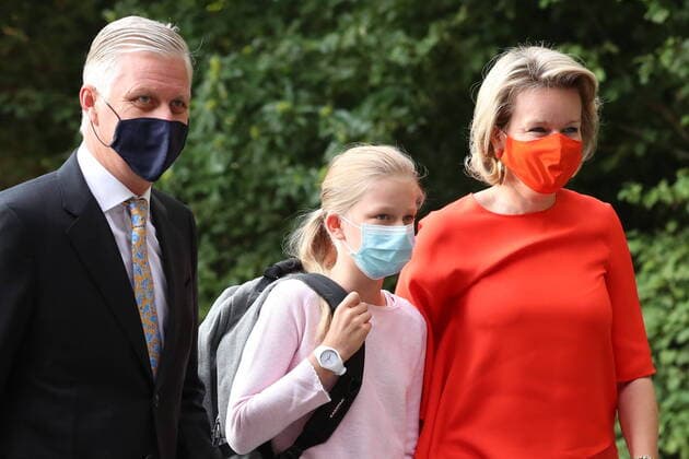 King Philippe - Filip of Belgium, Princess Eleonore and Queen Mathilde of Belgium arrive for the first day of school at the Heilig-Hartcollege, in Wezembeek-Oppem, Tuesday 01 September 2020. Eleonore starts in secondary school this year. Due to the ongoing coronavirus crisis, pupils as from 12 are obliged to wear a mouth mask all day.  BENOITxDOPPAGNE 05849048