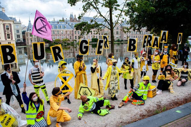 September 1, 2020, The Hague, South Holland, Netherlands: A group of XR models posing at the end of the fashion show..An XR fashion show was carried out in front of the House of Representatives in The Hague. Models wore yellow, black, and white colourful second-hand outfits to symbolise the collectivity of bees, to show that thinking and working together can help us out of this crisis. The Hague Netherlands - ZUMAs197 20200901_zaa_s197_027 Copyright: xAnaxFernandezx