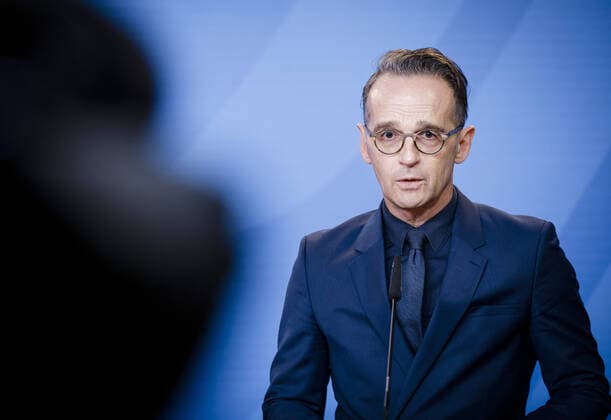 Bundesaussenminister Heiko Maas, SPD, und Annegret Kramp-Karrenbauer, Bundesministerin der Verteidigung und Parteivorsitzende der CDU, aufgenommen bei einem Pressestatement, anlaesslich der Vergiftung von Alexej Nawalny, Oppositionsfuehrer aus Russland in Berlin. 02.09.2020. Berlin Deutschland