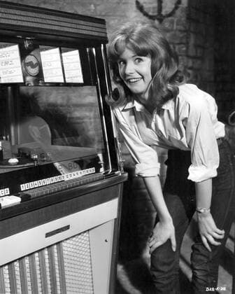 JANE ASHER listening to a juke box whilst making the film GIRL IN THE HEADLINES Date: 1963. Strictly editorial use only in conjunction with the promotion of the film. Credit line mandatory. This image is copyright of the film company and is supplied under the terms of issue as film still. No commercial or book cover use permitted without prior consent from the film company.  Mandatory credit line: Image courtesy Ronald Grant Archive Mary Evans