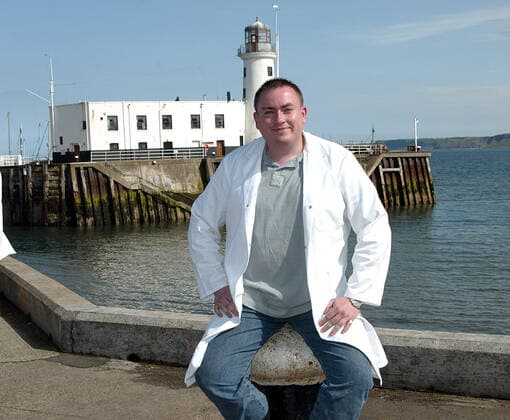Dale Meeks Actor Emmerdale Location Shoot Scarborough, England 06 July 2004  Copyright: MaryxEvansxAllstarxDavidxGadd 12959618