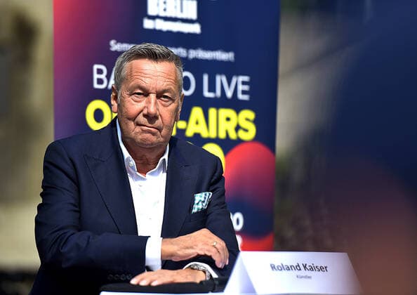 Bilder des Jahres 2020, Entertainment 09 September Entertainment Themen der Woche KW36 Entertainment Bilder des Tages 03.09.2020, xlakx, Entertainment Pressekonferenz, Back to Live - Neustart - Die Open Airs 2020 emspor, v.l.Roland Kaiser gibt ausfuehrliche Informationen zu Back to Live Open Air s 2020 und Einblicke zur aktuellen Lage der Veranstaltungsbranche sowie Visionen und Ideen für die kommende Monate auf der Pressekonferenz Berlin *** 03 09 2020, xlakx, Entertainment Press Conference, Back to Live New Start The Open Airs 2020 emspor, v l Roland Kaiser gives detailed information on Back to Live Open Air s 2020 and insights into the current situation of the event industry as well as visions and ideas for the coming months at the press conference Berlin