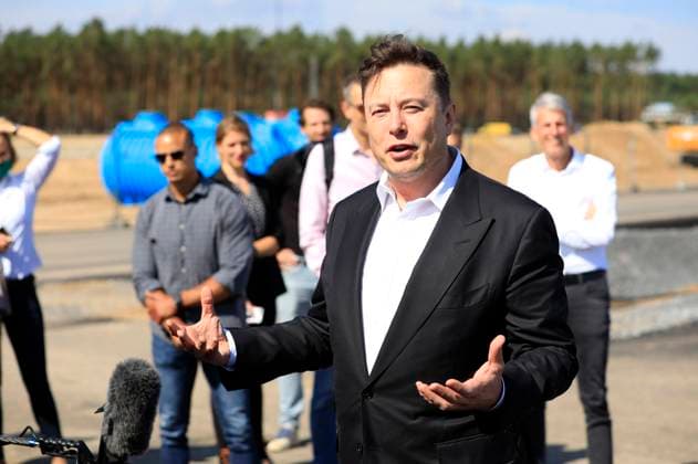 Elon Musk beim ersten Richtfest auf der Baustelle der Tesla Gigafactory Berlin-Brandenburg. Grünheide, 03.09.2020 *** Elon Musk at the first topping-out ceremony on the construction site of the Tesla Gigafactory Berlin Brandenburg Grünheide, 03 09 2020 Foto:xS.xGabschx xFuturexImage