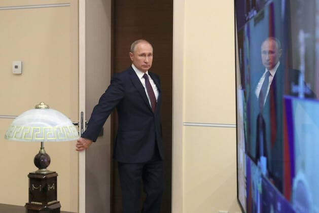Bilder des Jahres 2020, News 09 September News Themen der Woche KW36 News Bilder des Tages MOSCOW REGION, RUSSIA - SEPTEMBER 4, 2020: Russia s President Vladimir Putin during a video conference meeting of the Russian Security Council at the Novo-Ogaryovo residence. Mikhail Klimentyev Russian Presidential Press and Information Office TASS  TS0E5D18