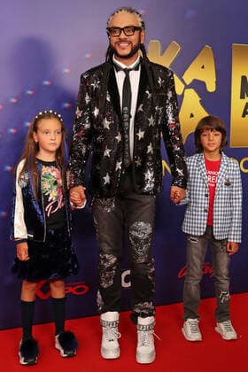 MOSCOW, RUSSIA - SEPTEMBER 4, 2020: Singer Philipp Kirkorov (C) and children Alla-Victoria and Martin Kristin attend an online ceremony to present the 3rd annual Zhara Music Awards at Karo 11 Oktyabr Cinema. Vyacheslav Prokofyev TASS  TS0E5DD2