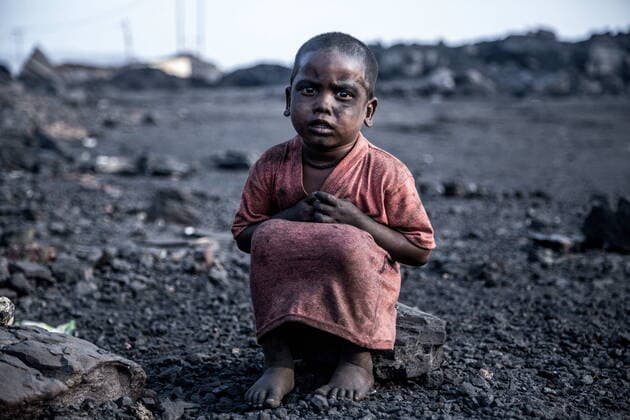 IMAGO Creative: Hunger November 17, 2019 Jharia, Jharkhand, India: Baburam, a 3 years old illegal coal miner, earns approx 2 USD daily. They are so poor that they are bound to work in such kind of polluted toxic risky environment, in order to support their family. Jharkhand s Jharia remains the most important coal mine of India. With its largest reserves mining has become a source of income for the poor local villagers. They are so poor that their children suffer from malnutrition. In spite of that they are forced to send their little ones to work in the dangerous mine which is a common ground for underground fires, suspension of poisonous gases, and pollution, etc. Additionally, illegal mining activities have made their conditions even worse. The poor villagers  - ZUMA Pho 20191117_mda_b209_240 Copyright: xSupratimxBhattacharjeex