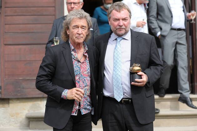 Bilder des Jahres 2020, News 09 September News Themen der Woche KW36 Im Bild: Peter Maffay mit Claus-Peter Reisch Dresden - Claus-Peter Reisch erhält den Erich-Kästner-Preis *** In the picture Peter Maffay with Claus Peter Reisch Dresden Claus Peter Reisch receives the Erich Kästner Prize