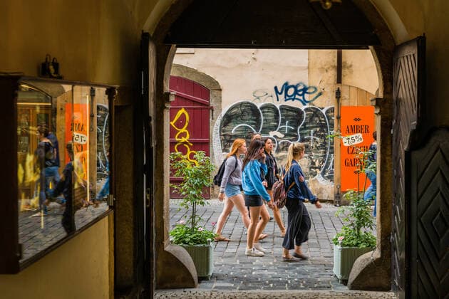 A walk in the old town of Prague  740882906595852296