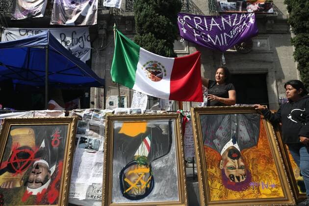 Womens protest at the outsides of the National Human Rights Commission in Mexico City, Mexico, 07 September 2020. The feminists maintain for the fourth day, taken over the facilities of the National Human Rights Commission (CNDH) of Mexico, in the center of this capital, as a measure of pressure to attend to the cases of relatives of victims of violence. EFE Sashenka Gutierrez Feminists maintain facilities taken over by the Human Rights Commission of Mexico !ACHTUNG: NUR REDAKTIONELLE NUTZUNG!  Copyright: xSashenkaxGutierrezx MEX6714 20200908-637351297728317879