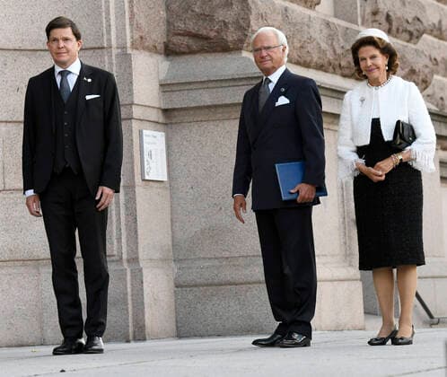 King Carl Gustaf and Queen Silvia are greeted by Speaker Andreas NorlÃ n on their arrival at the opening of the Parliamentary Session in Stockholm, Sweden, September 08, 2020 c LINDAHL BJÖRN Aftonbladet TT EXPRESSEN OUT AFTONBLADET 75436 Stockholm Sweden x2512x,  Copyright: xLINDAHLxBJÖRNx Aftonbladetx Opening of Parliament 2020