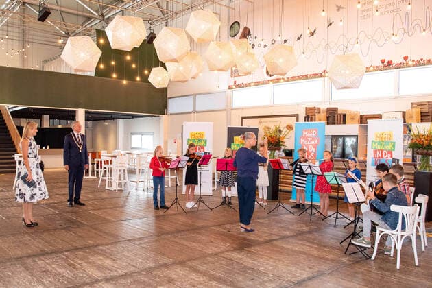 09-09-2020 Katwijk Queen Máxima attended the national Music Table Day (MuziekTafeldag), organized by the Méér Muziek in de Klas foundation, in the Theaterhangaar in Katwijk. During the national Music Table Day, representatives of education, municipalities and cultural institutions came together, both physically and online.  Copyright: xPPEx
