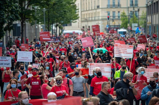 Bilder des Jahres 2020, News 09 September News Themen der Woche KW37 Berlin GER, Berlin, Innenstadt, alarmstuferot, Grossdemo, 13.07.2020 *** Berlin GER, Berlin, city centre, alarmstuferot, major demonstration, 13 07 2020 Copyright: xMarcelxDoerderx Eibner-Pressefotx EP_MDR