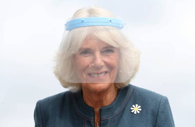 Bilder des Jahres 2020, Entertainment 09 September Entertainment Themen der Woche KW37 Entertainment Bilder des Tages . 09 09 2020. Milton Keynes, United Kingdom. Camilla, Duchess of Cornwall, wears a visor during a visit to the Medical Detection Dogs training centre in Milton Keynes, United Kingdom, where trials are currently underway to determine whether dogs can act as a diagnostic tool of COVID-19  xPoolx xi-Imagesx IIM-21587-0002