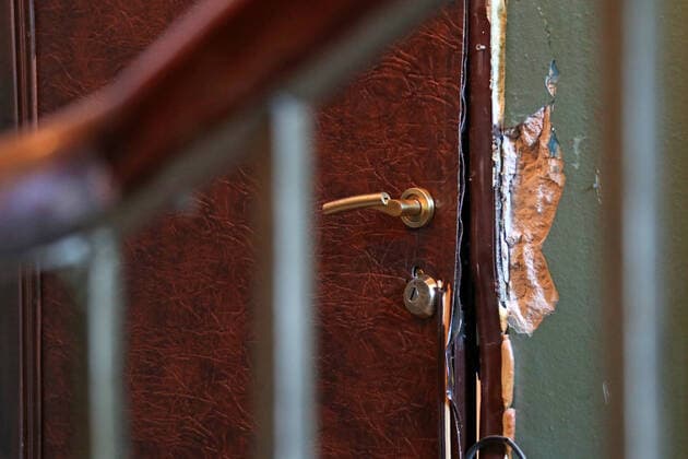 Bilder des Jahres 2020, News 09 September News Themen der Woche KW37 News Bilder des Tages MINSK, BELARUS - SEPTEMBER 9, 2020: Traces of forced entry on the door to the flat where opposition activist Maria Kolesnikova lived before being arrested. Currently Kolesnikova, a member of the presidium of the opposition s coordination council, is being held in a pre-trial detention centre in Minsk. On 20 August 2020, Belarusian Prosecutor General s Office opened a criminal investigation against members of the opposition s coordination council, accusing them of calls to seize power. The opposition s coordination council was created in mid August 2020 on the initiative of former presidential candidate Tikhanovskaya during a political crisis following the 2020 Belarusian presidential election with an aim of coordinating a transfer of power  TS0E6707