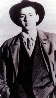 1954, Milan, Italy: A young Silvio Berlusconi, at the time of his high school studies at the Salesian Institute Sant’Ambrogio. SILVIO BERLUSCONI, born September 29, 1936 in Milan, Italy. The young man begins his career selling vacuum cleaners and singing on cruise liners goes on to become a Italian media tycoon and politician who served as Prime Minister of Italy in four governments from 1994 to 1995, 2001 to 2006 and 2008 to 2011. Milan Italy - ZUMAq04_ 20010511_kee_z03_038 Copyright: xBerlusconixFamilyxAlbumx