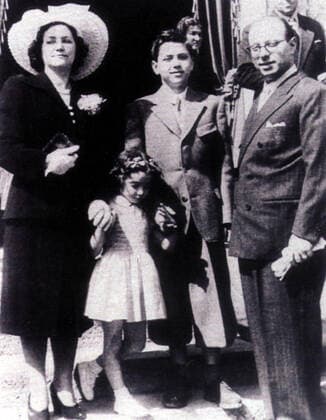 1952, Milan, Italy: SILVIO BERLUSCONI with his mother ROSELLA, father LUIGI, and his sister MARIA ANTONIETTA. Milan Italy - ZUMAq04_ 20010511_kee_z03_037 Copyright: xBerlusconixFamilyxAlbumx