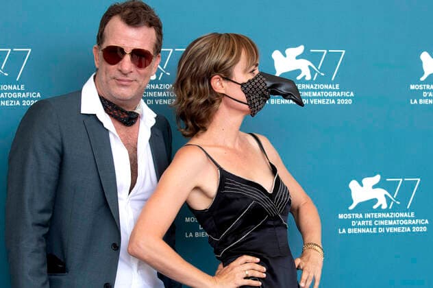 Bilder des Jahres 2020, Entertainment 09 September Entertainment Themen der Woche KW37 Entertainment Bilder des Tages Thomas Jane und Radha Mitchell beim Photocall zum Kinofilm Run Hide Fight auf der Biennale di Venezia 2020 77. Internationale Filmfestspiele von Venedig im Palazzo del Casino. Venedig, 10.09.2020 *** Thomas Jane and Radha Mitchell at the photocall for the feature film Run Hide Fight at the Biennale di Venezia 2020 77 Venice International Film Festival at the Palazzo del Casino Venice, 10 09 2020 Foto:xR.xWagnerx xFuturexImage
