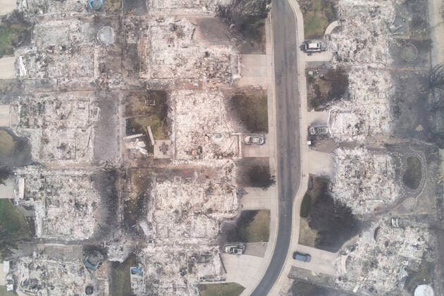 IMAGO Nature: Unsere Erde, Klimawandel, Waldbrände Bilder des Jahres 2020, News 09 September News Themen der Woche KW37 News Bilder des Tages September 12, 2020, Phoenix, Oregon, USA: The Samuel Lane Loop neighborhood in Phoenix Oregon was completely devestated by the Almeda fire. Residents had only minutes to evacuate the fast moving fire. Fire crews struggled to battle the blaze due to fire hydrants running dry as a result of heavy water useage battling fires in other parts of the town. Phoenix USA - ZUMAn294 20200912_znp_n294_011 Copyright: xTobiasxNolanx