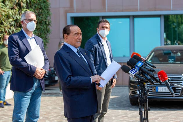 Bilder des Jahres 2020, News 09 September News Themen der Woche KW38 News Bilder des Tages Milan, Silvio Berlusconi s dismissal from the San Raffaele hospital following hospitalization for positivity to Covid Editorial Usage Only  Copyright: xMassimoxAlbericox xIPAx