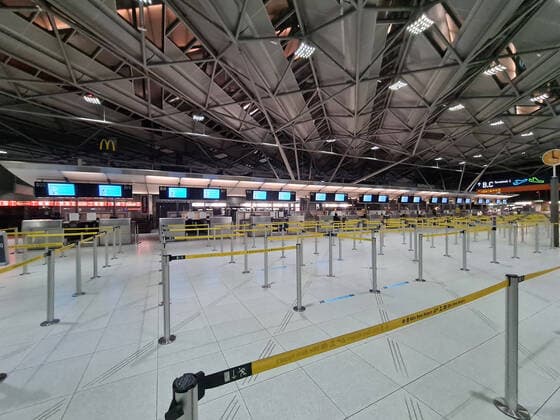 Themenfoto: Corona, Urlaub, Mallorca, 13.09.2020 Leere Flugschalter am Flughafen Köln Bonn, Themenfoto: Corona, Urlaub, Mallorca - Jogi Eibner-Pressefoto Copyright: xAugstx xEibner-Pressefotox EP_jat