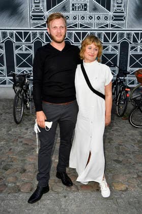 Anne Thieme mit Begleitung bei der Ankunft zur 21. Verleihung der First Steps Awards 2020 im Säälchen. Berlin, 14.09.2020