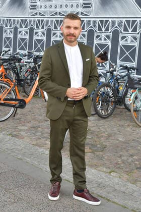 FIRST STEPS AWARD 2020 Edin Hasanovic Ankunft zum FIRST STEPS AWARD im Saeaelchen des Berliner Holzmarkt in Berlin am 14.09.2020