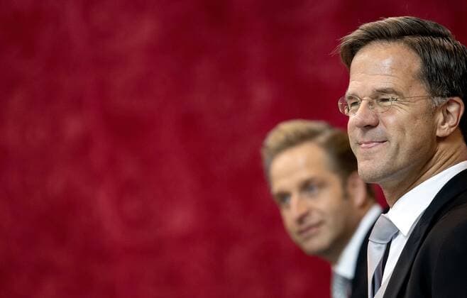 DEN HAAG - Minister-president Mark Rutte en minster Hugo de Jonge tijdens de vergadering van de Staten-Generaal in de Grote Kerk op Prinsjesdag. Vanwege de coronacrisis ziet Prinsjesdag er anders uit dan normaal. Veel van de ceremoniele onderdelen gaan niet door en publiek is niet welkom in de binnenstad van Den Haag. ANP KOEN VAN WEEL Copyright: xHollandsexHoogtex xxANPx x422762833x