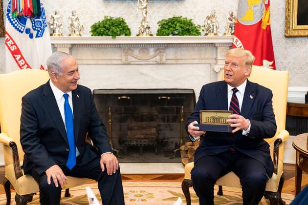 September 15, 2020 - Washington, District of Columbia, USA - President Donald J. Trump with the Minister of Foreign Affairs of Bahrain Dr. Abdullatif bin Rashid Al-Zayani, Israeli Prime Minister Benjamin Netanyahu and the Minister of Foreign Affairs for the United Arab Emirates Abdullah bin Zayed Al Nahyan sign the Abraham Accords at the . Washington U.S. - ZUMAz03_ 20200915_sha_z03_248 Copyright: xWhitexHousex