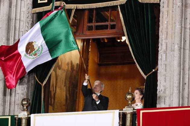 The president of Mexico, Andres Manuel Lopez Obrador (L), in the company of his wife Beatriz Gutierrez Muller, waves a Mexican flag from a balcony during the ceremony of the Cry of Independence, at the National Palace in Mexico City, Mexico, 15 September 2020. Lopez Obrador celebrated an unprecedented Cry for Independence on Tuesday in an environment marred by the coronavirus pandemic and several open political fronts. With the flag of Mexico, received from the hands of cadets of the Military College, the president appeared on the central balcony of the National Palace to give the traditional Grito in commemoration of the 210th anniversary of the beginning of Mexico s independence. Mexico celebrates ritual of Independence with an atmosph  Copyright: xJosexMendezx AME5151 20200916-637358371376280213