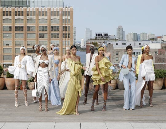 Bilder des Jahres 2020, Entertainment 09 September Entertainment Themen der Woche KW38 Entertainment Bilder des Tages Models stand on the runway at the Bronx and Banco fashion show at the rooftop of Spring Studios as park of New York Fashion Week on Tuesday, September 15, 2020 in New York City. Due to the Coronavirus pandemic almost all shows will be virtual with no attendees and some big designers are opting to skip altogether.  NYP20200915153 JOHNxANGELILLO