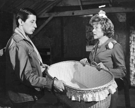 A TASTE OF HONEY MURRAY MELVIN, DORA BRYAN A TASTE OF HONEY Date: 1961  Mandatory credit line: Image courtesy WOODFALL FILM PRODUCTIONS Ronald Grant Archive Mary Evans