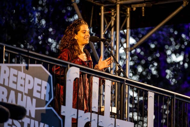 Hamburg, 16. September 2020 - Dena bei einem Konzert auf der Fritz-Bühne im Rahmen des Reeperbahn Festivals 2020