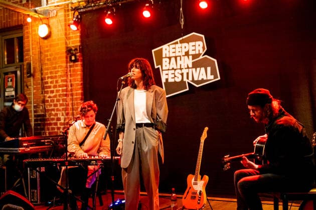 Hamburg, 16. September 2020 - Drew Sycamore bei einem Konzert vor dem Hamburger Knust im Rahmen des Reeperbahn Festivals 2020