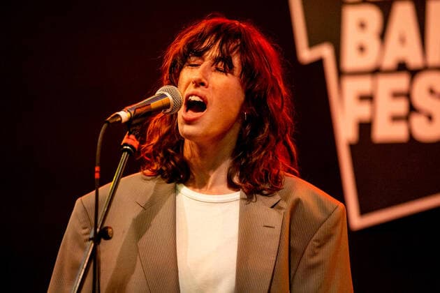 Hamburg, 16. September 2020 - Drew Sycamore bei einem Konzert vor dem Hamburger Knust im Rahmen des Reeperbahn Festivals 2020