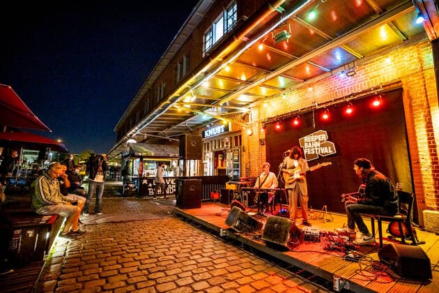 Hamburg, 16. September 2020 - Drew Sycamore bei einem Konzert vor dem Hamburger Knust im Rahmen des Reeperbahn Festivals 2020
