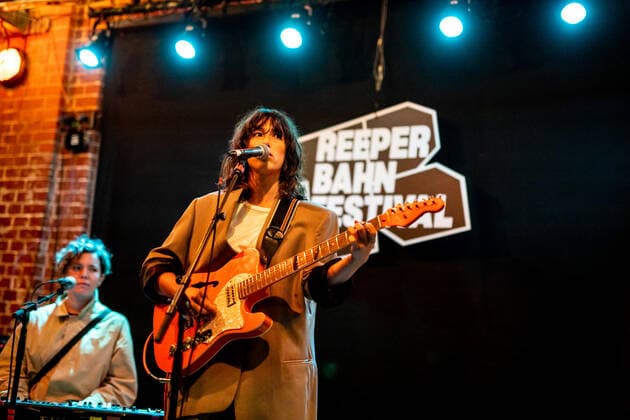 Hamburg, 16. September 2020 - Drew Sycamore bei einem Konzert vor dem Hamburger Knust im Rahmen des Reeperbahn Festivals 2020
