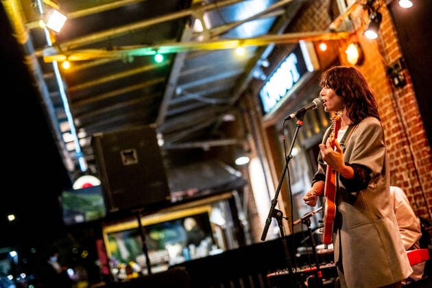 Hamburg, 16. September 2020 - Drew Sycamore bei einem Konzert vor dem Hamburger Knust im Rahmen des Reeperbahn Festivals 2020