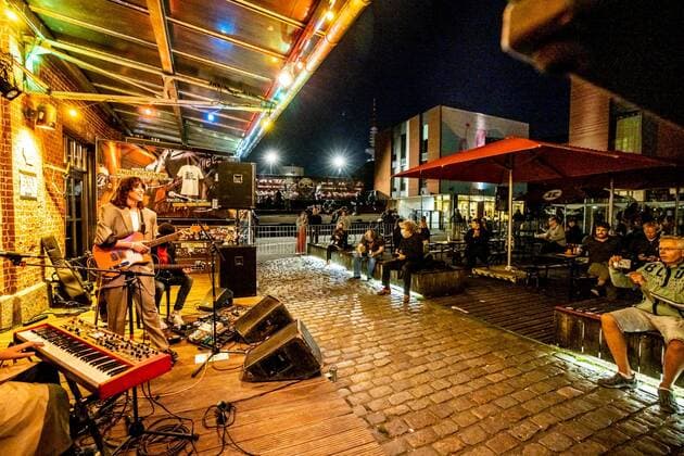 Hamburg, 16. September 2020 - Drew Sycamore bei einem Konzert vor dem Hamburger Knust im Rahmen des Reeperbahn Festivals 2020