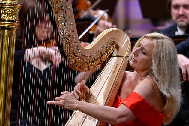 Entertainment Bilder des Tages Czech Harpist Jana Bouskova (pictured) and PKF - Prague Philharmonia perform during the concert of Dvorak Prague international music festival. PKF - Prague Philharmonia is conducted by Marek Sedivy in Prague, Czech Republic, September 16, 2020. (CTKxPhoto VitxSimanek) CTKPhotoP202009161053701 VIS 001
