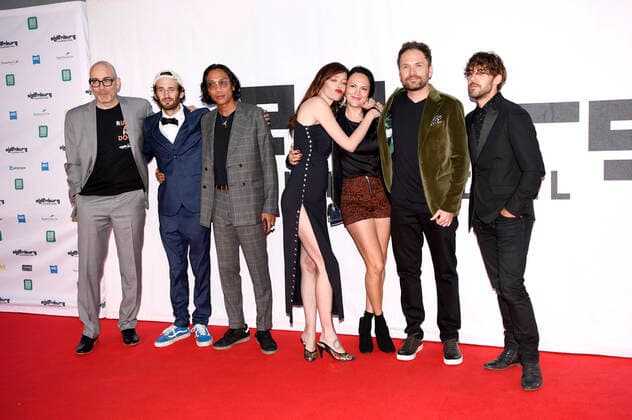 Bilder des Jahres 2020, Entertainment 09 September Entertainment Themen der Woche KW38 Entertainment Bilder des Tages Torsten Neumann, Hopper Penn, Paz de la Huerta, Michael Maxxis und Gäste bei der Eröffnung vom 27. Internationalen Filmfest Oldenburg mit der Weltpremiere des Kinofims Puppy Love im Crash Building. Rastede, 16.09.2020 *** Torsten Neumann, Hopper Penn, Paz de la Huerta, Michael Maxxis and guests at the opening of the 27th Oldenburg International Film Festival with the world premiere of the cinema flick Puppy Love in the Crash Building Rastede, 16 09 2020 Foto:xC.xNiehausx xFuturexImage