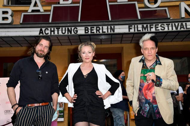 Christian Klandt, Anna Wojtyllo und Bela B Felsenheimer bei der Eröffnung vom Achtung Berlin - New Berlin Film Award Filmfestival 2020 mit dem Kinofilm Leif in Concert - Vol. 2 im Kino Babylon. Berlin, 16.09.2020