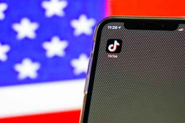 Symbolfoto TikTok soll in den USA verboten werden. Symbolbild, Logo Tik Tok. Der amerikanische Praesident Donald Trump will das soziale Netzwerk und chinesische Videoplattform TikTok in den USA verbieten. Koeln Nordrhein-Westfalen Deutschland *** Symbol photo TikTok to be banned in the USA Symbol image, logo Tik Tok American President Donald Trump wants to ban the social network and Chinese video platform TikTok in the USA Cologne North Rhine-Westphalia Germany