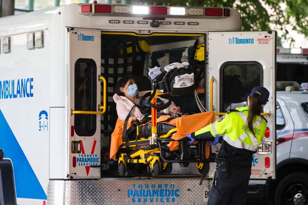 (200917) -- TORONTO, Sept. 17, 2020 -- A patient wearing a face mask is wheeled out from an ambulance to a hospital in Toronto, Canada, on Sept. 17, 2020. The number of COVID-19 cases in Canada rose to 140,539 on Thursday, with 9,199 deaths, according to CTV. (Photo by Xinhua) CANADA-TORONTO-COVID-19-CASES ZouxZheng 