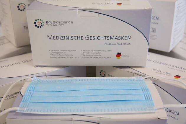 Vor-Ort-Pressetermin am Donnerstag (17.09.2020) in Laage (Landkreis Rostock) bei der BM Bioscience Technology GmbH. Das Unternehmen ist ein wurde das Unternehmen 2017 als internationales Joint Venture zwischen der deutschen MedTec Holding GmbH und dem chinesisch geführten Unternehmen Biolight Healthcare GmbH. Es wird seit 2019 wird im Airpark Laage zur Herstellung von Filtersystemen betrieben. Hierzu zählen u.a. Dialysatoren. Diese werden unter anderem bei Stoffwechsel- und Nierenerkrankungen sowie Autoimmunkrankheiten eingesetzt. Künftig wird das Produktportfolio um die Herstellung von Atemschutzmasken erweitert. Dazu startetet im Verlauf des Tages die Produktion.
