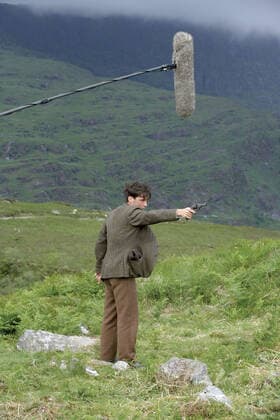 THE WIND THAT SHAKES THE BARLEY CILLIAN MURPHY during execution scene THE WIND THAT SHAKES THE BARLEY Date: 2006  Mandatory credit line: Image courtesy 16 FILMS Ronald Grant Archive Mary Evans