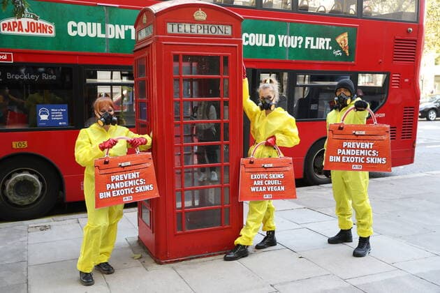 . 17 09 2020. London, United Kingdom. PETA supporters dressed in hazmat suits stage a protest against the use of exotic animal skins at London Fashion Week.  xStephenxLockx xi-Imagesx IIM-21623-0011