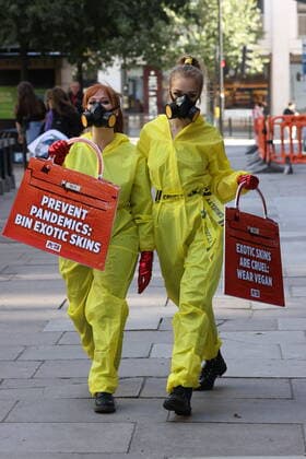 . 17 09 2020. London, United Kingdom. PETA supporters dressed in hazmat suits stage a protest against the use of exotic animal skins at London Fashion Week.  xStephenxLockx xi-Imagesx IIM-21623-0016