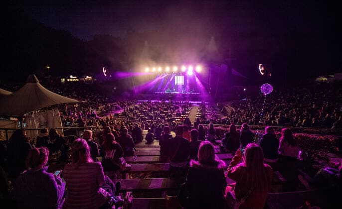 Wincent Weiss Konzert Berlin 2020 Berlin, 18.09.20, Zuschauer verfolgen mit Abstand das Wincent Weiss Konzert der Back to live Open Airs 2020 in der Waldbuehne Berlin. Berlin Berlin Deutschland Waldbühne